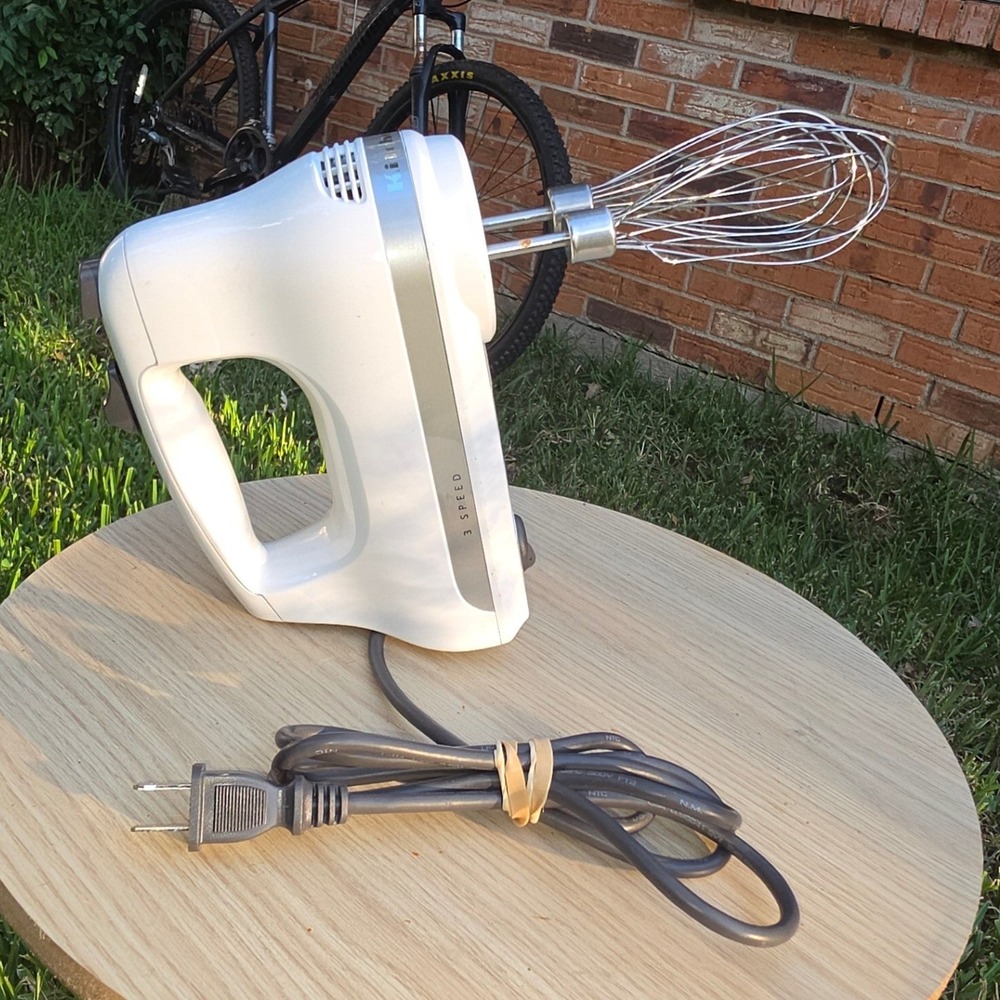 KitchenAid 3-Speed Hand Mixer White KHM312WH With Beaters